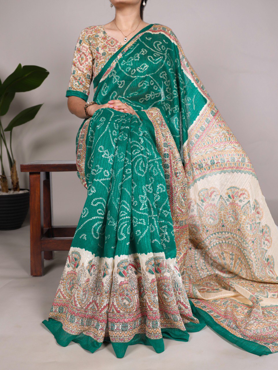 Traditional Fusion Print of Madhubani and Bhandhej work Saree